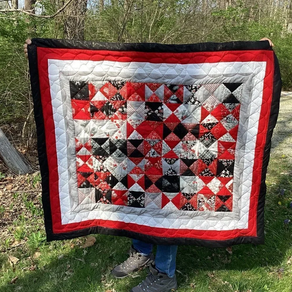 NWT Sparkling Christmas Quilt with Four Borders